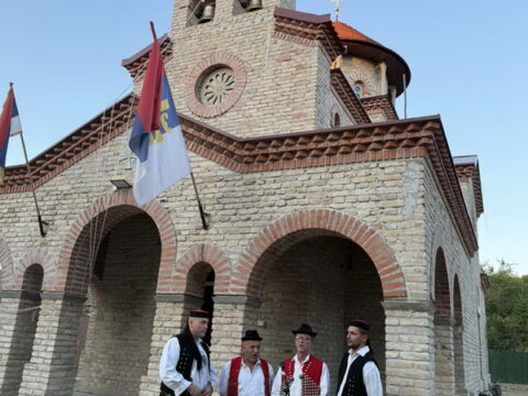IMG-0dc427a32e5f4c0979b1fefff02b209b-V_resize
