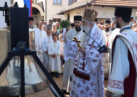 Света Литургија и освећење нових звона у Футогу