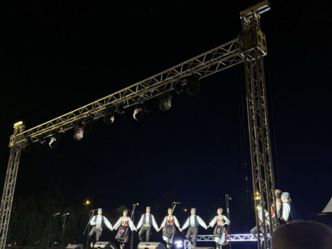 IMG-41b03fe2965d3781aa0d881a1144bde4-V_resize