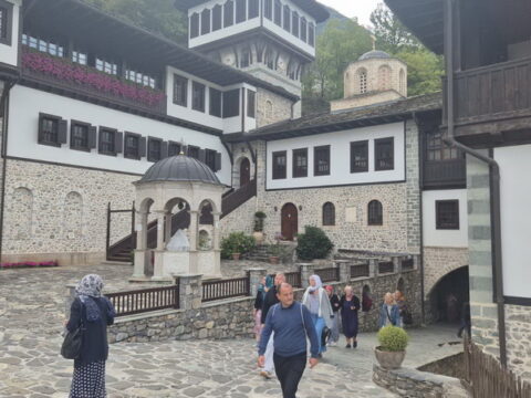 IMG-5ced3922311d10cd1b5c01971775ce4f-V_resize