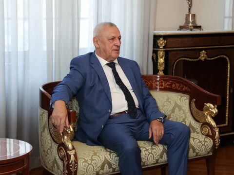 img-1880380_resize